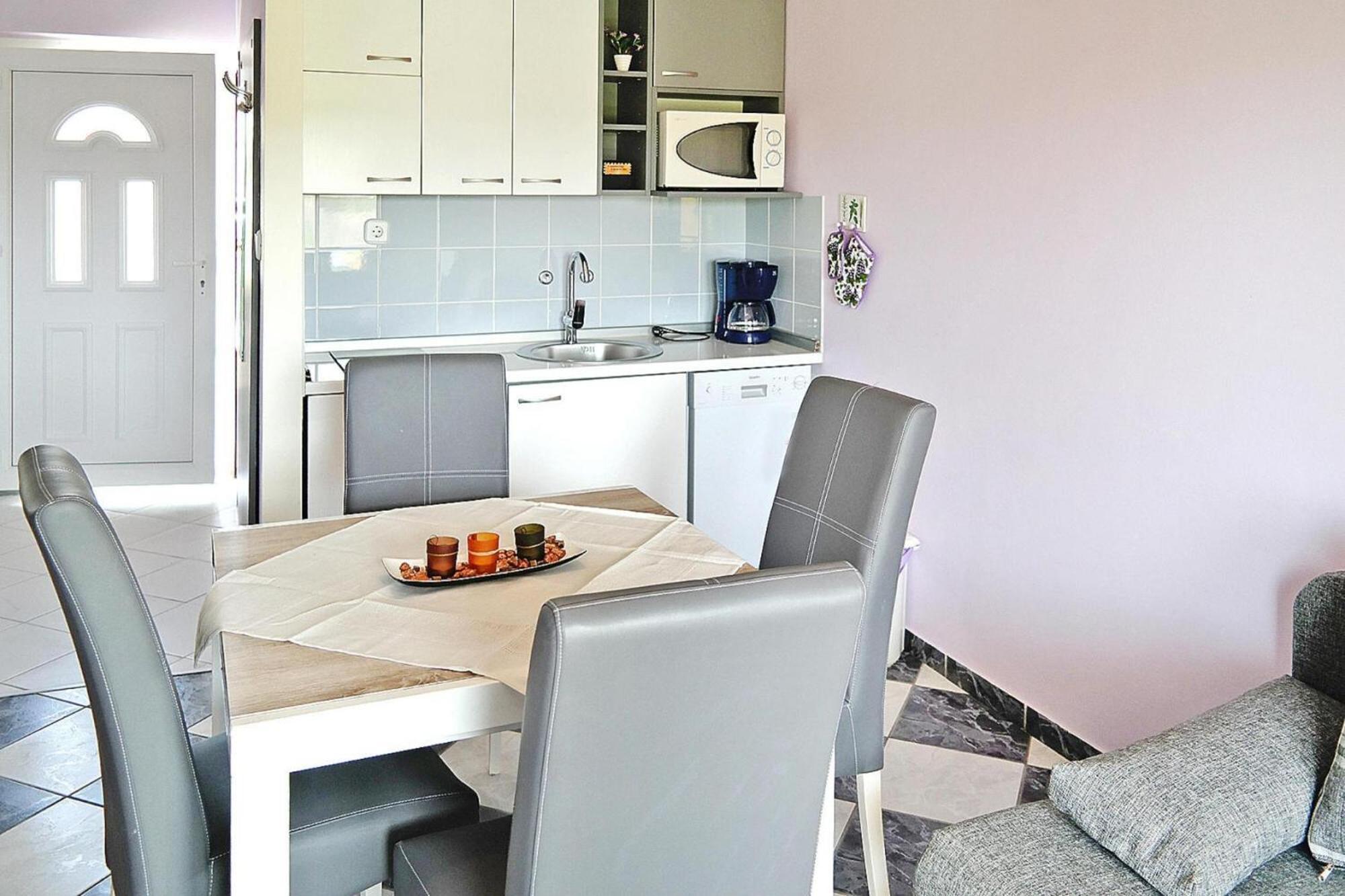 Lug With Pool Apartament