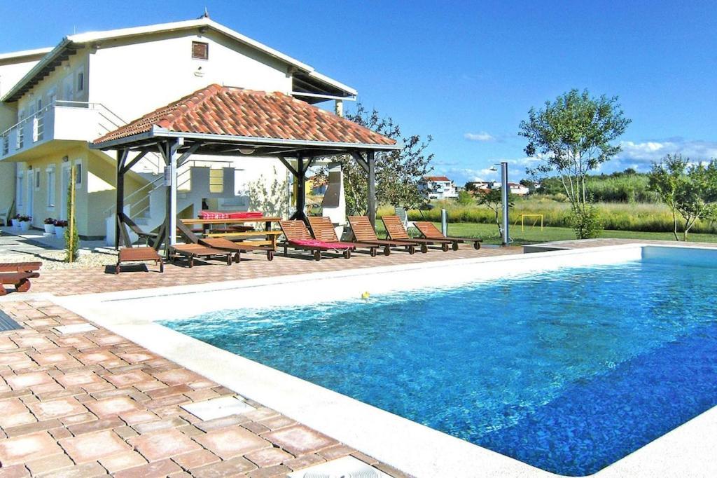 Lug Privlaka With Pool Appartement