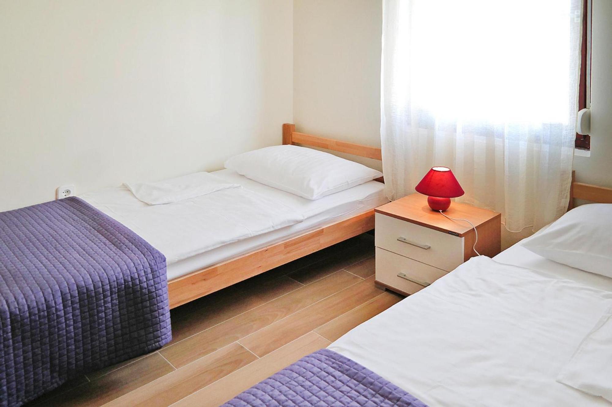 Appartement Lug Privlaka With Pool