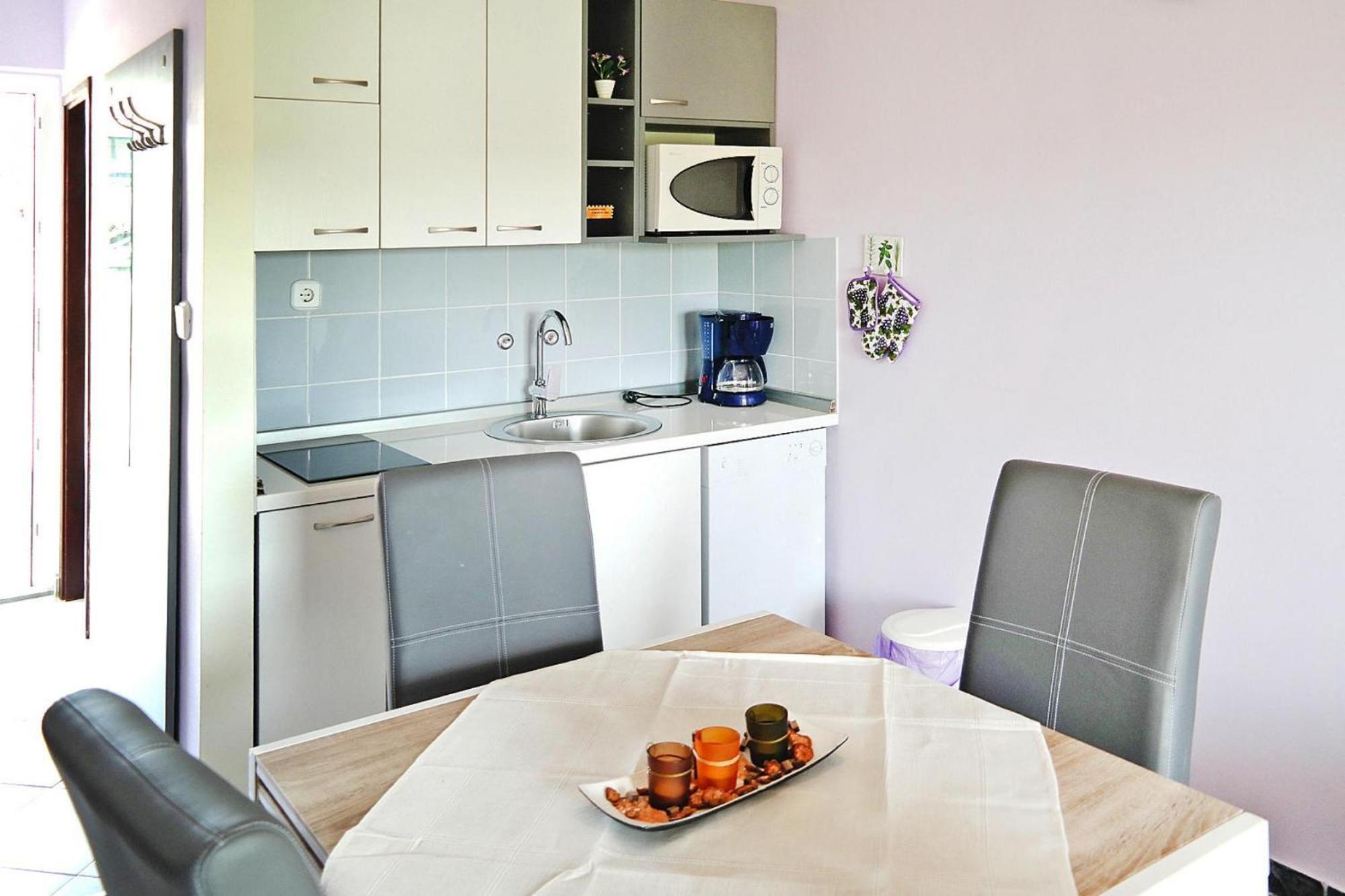 Lug Privlaka With Pool Appartement